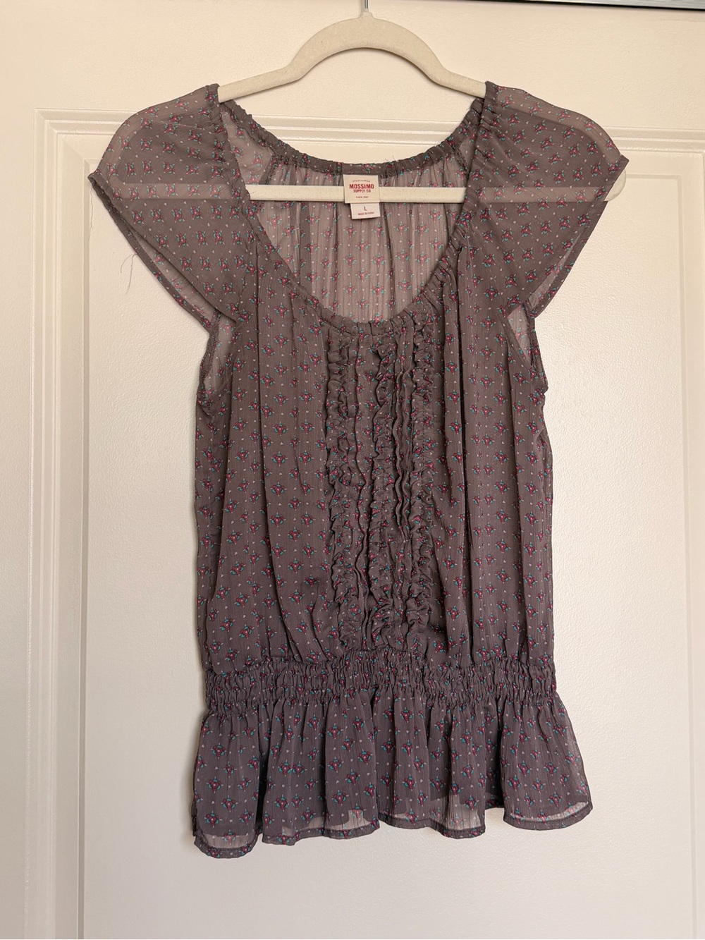 Mossimo Supply Co. Gray Short-Sleeve Ruffled Floral Blouse